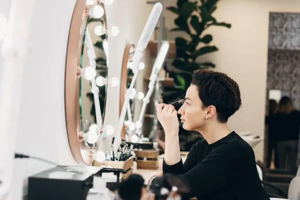 Jakie światło do makijażu? Odkryj najlepsze oświetlenie dla perfekcji
