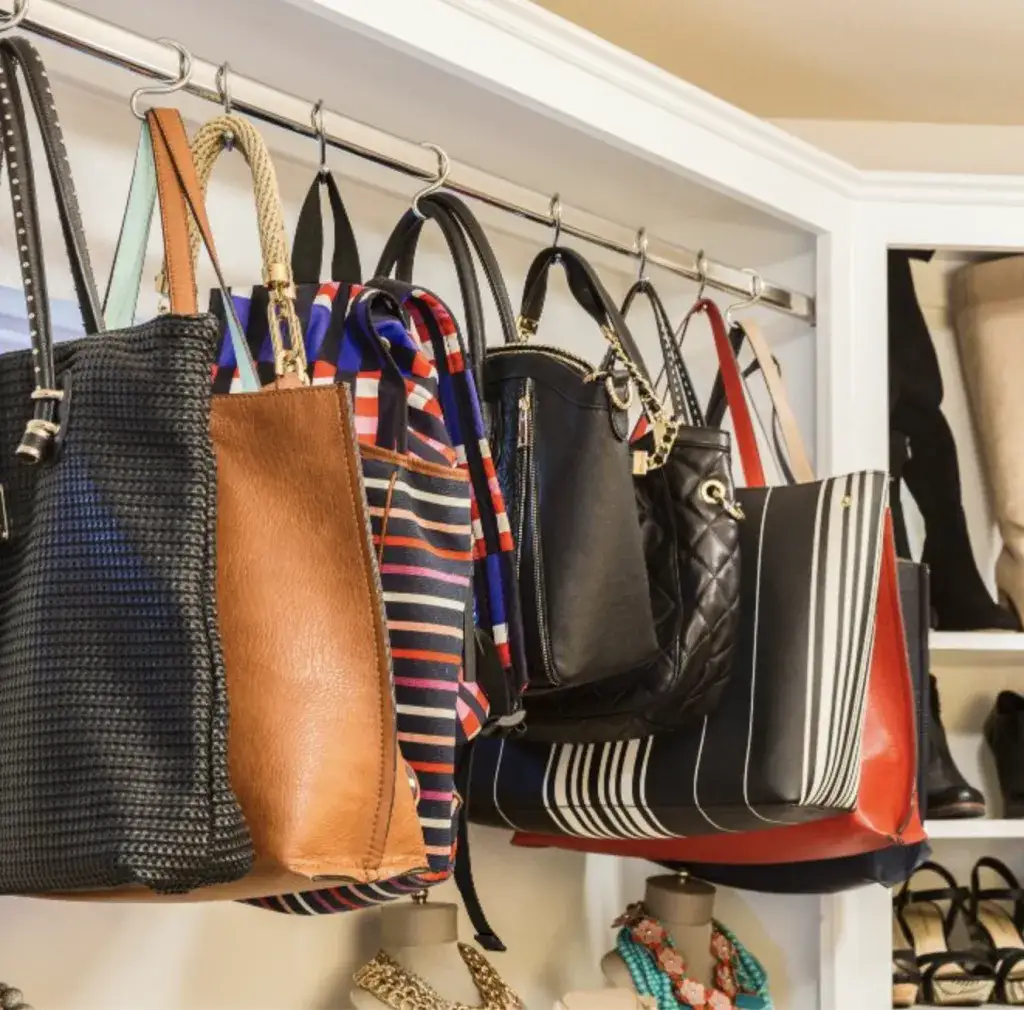Jak przechowywać torebki damskie, aby zachować ich piękno na dłużej