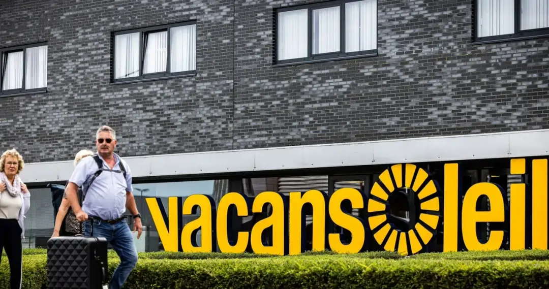 Które biuro podróży upadło i jak to wpłynęło na klientów?