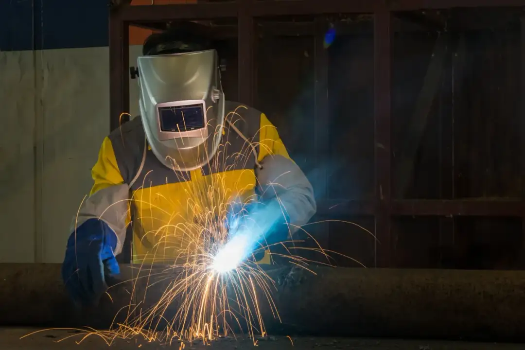 Zarobki spawacza w Stoczni Gdańskiej: Od 5.5k do 15k+. Jak?