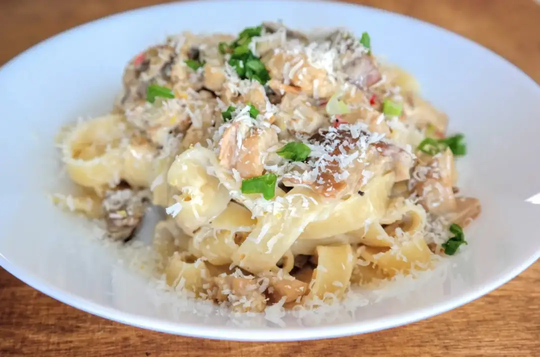 Spaghetti funghi: prosty przepis na pyszne danie z grzybami