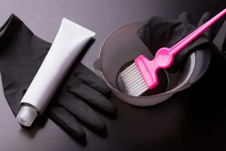 Farba półtrwała do włosów – co to znaczy i jak ją stosować?