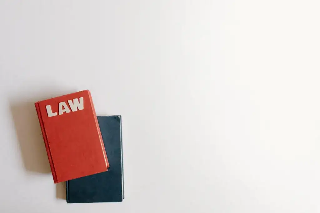 Co robi prawnik? Poznaj zawody i kiedy jego pomoc jest kluczowa