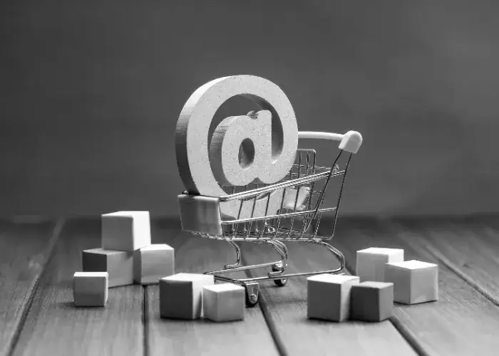 Gdzie sprzedawać domeny? Odkryj najlepsze platformy i strategie sprzedaży