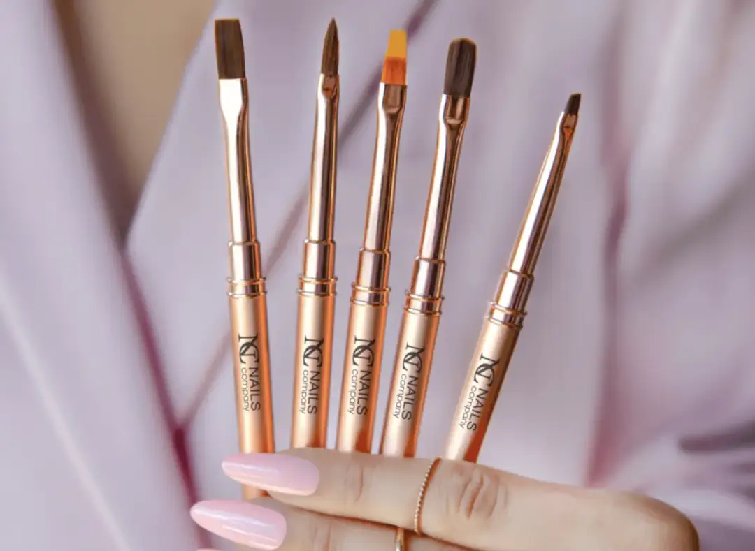 Jakie wyróżniamy pędzelki do hybrydy?