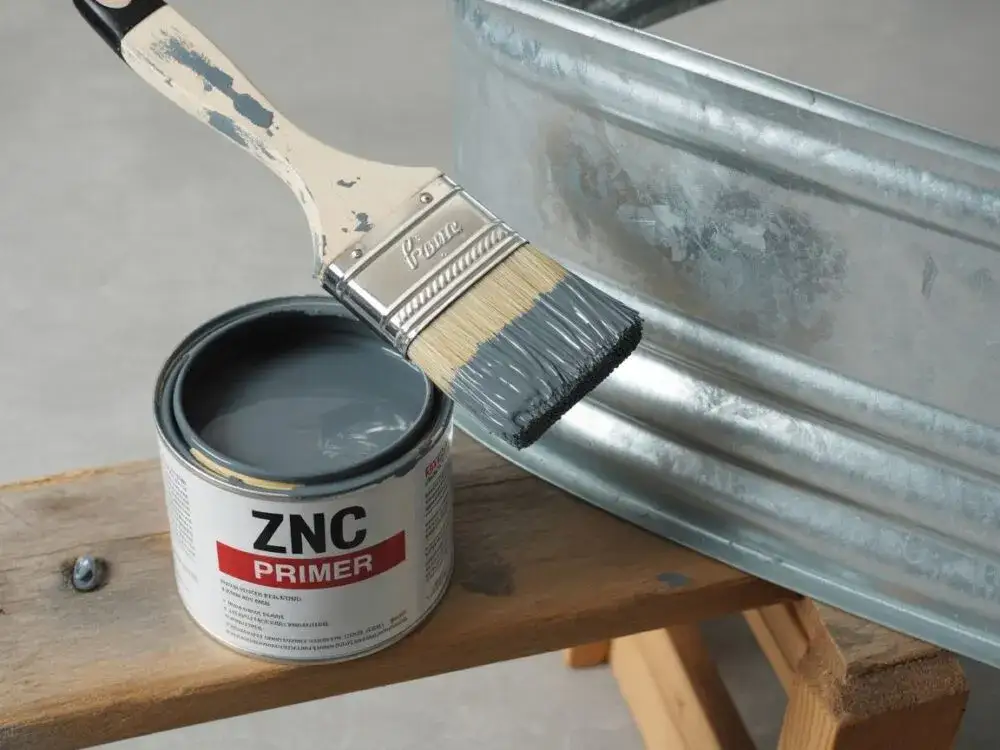 Czym pomalować ocynkowane ogrodzenie, aby uzyskać trwały efekt?