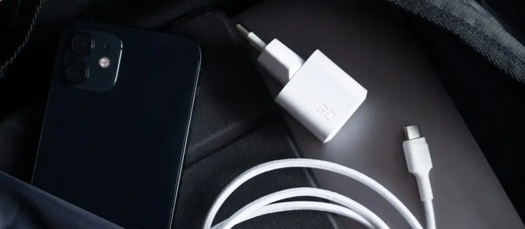 Moc ładowarki iPhone: Ile watów dla szybkiego i bezpiecznego ładowania?