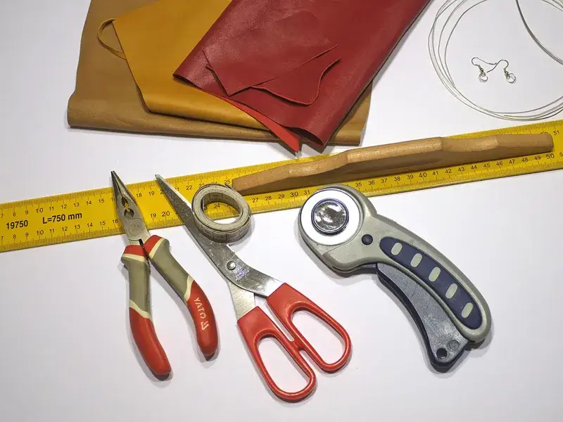 Co jest potrzebne do robienia kolczyków? Kluczowe narzędzia i materiały