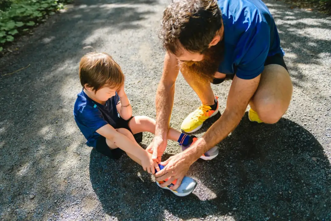 Skręcona kostka u dziecka co robić? Sprawdź, jak pomóc natychmiast