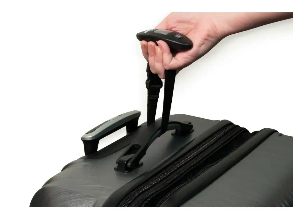 Jak zważyć walizkę w domu i uniknąć opłat za nadbagaż