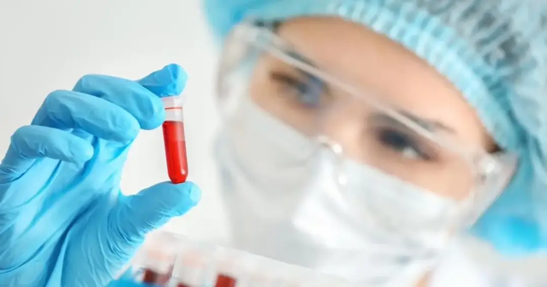 Laboratorium mikrobiologiczne: Czym się zajmuje i jak chroni Cię?