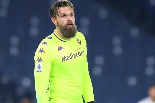 Zarobki Bartłomieja Drągowskiego: Ile naprawdę zarabia bramkarz?