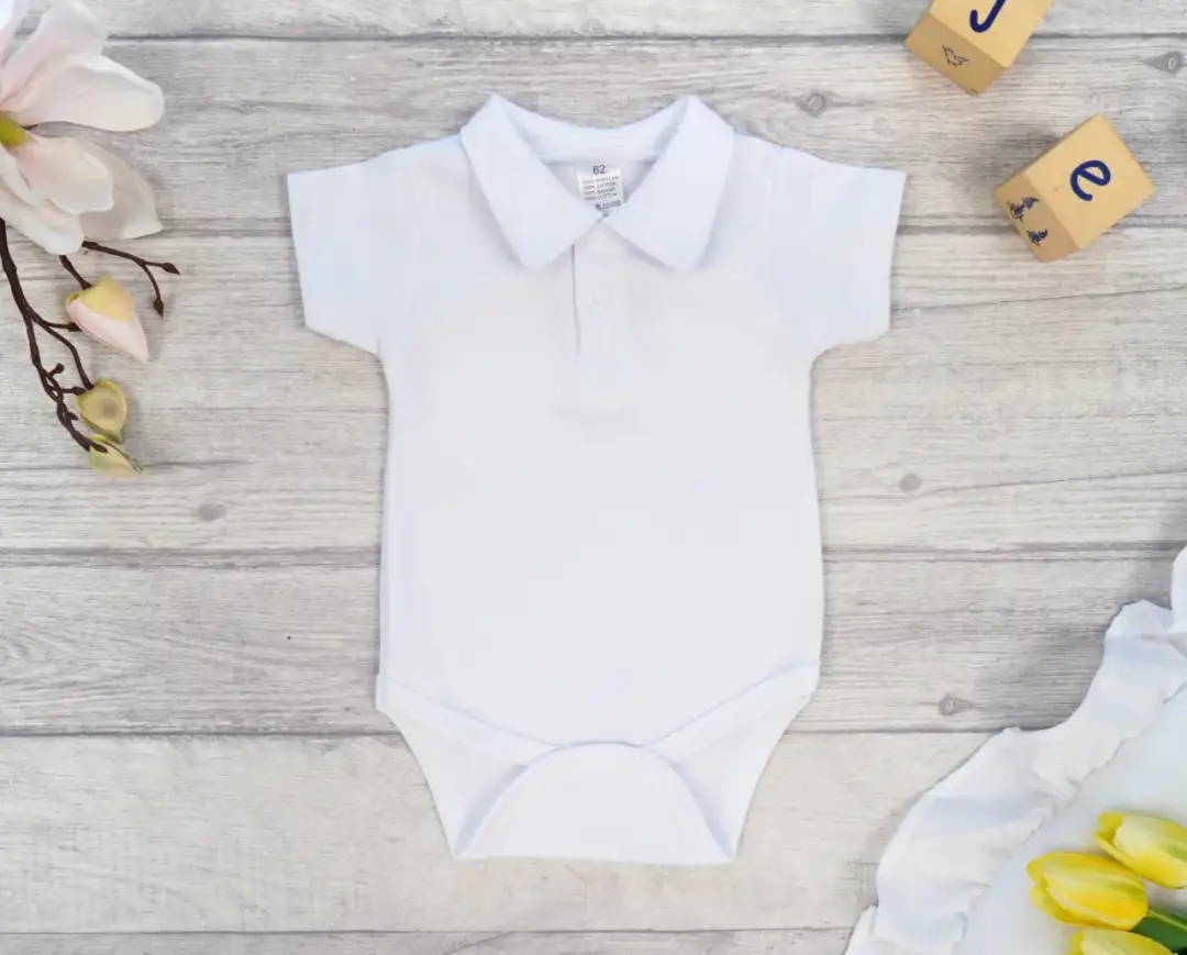 Stylowe body niemowlęce białe z kołnierzykiem - komfort i elegancja