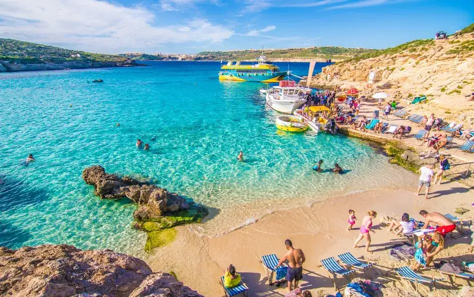 Listopad: Gdzie na ciepłe wakacje? Odkryj kierunki i city breaki