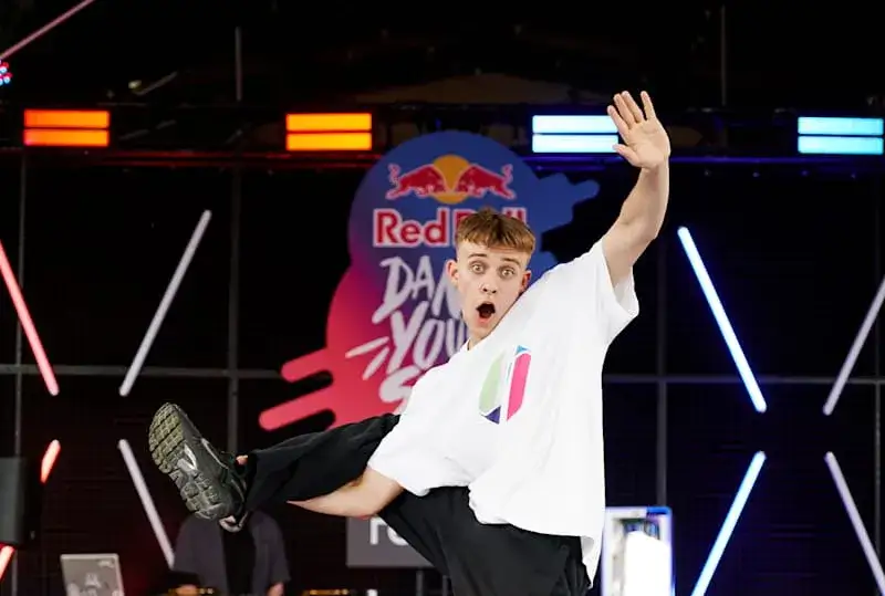 Kochać nie warto - odkryj taniec, który wyraża emocje tej piosenki