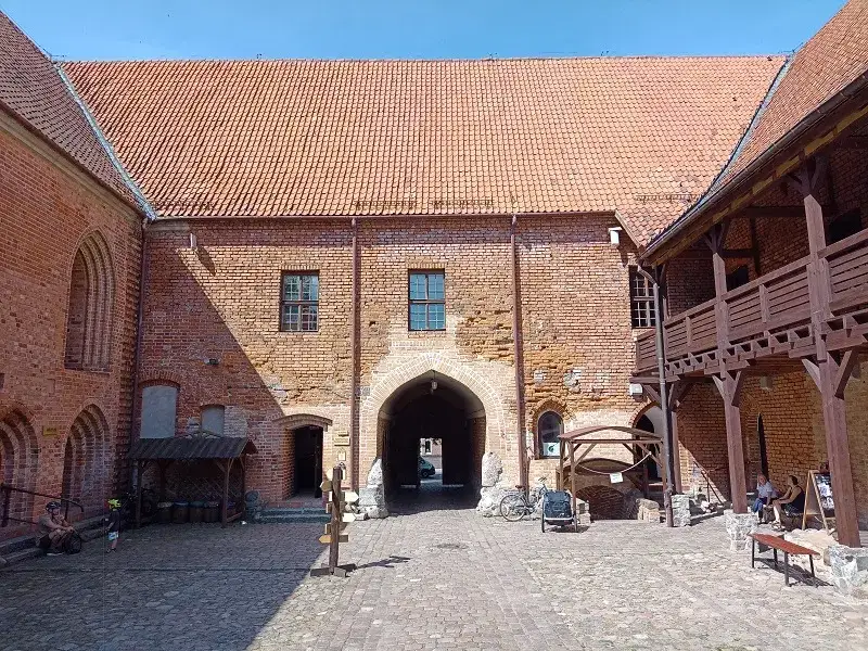 Zamek krzyżacki w Ostródzie - odkryj jego fascynującą historię i atrakcje