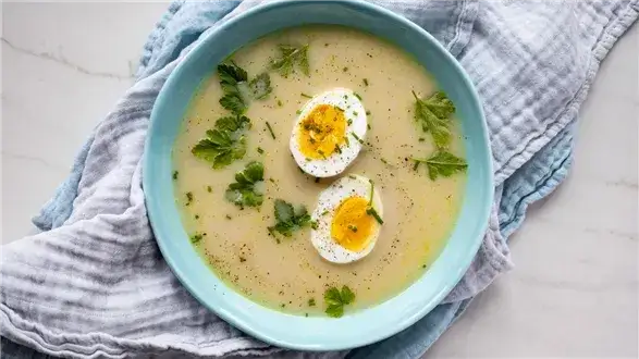 Zupy jakie są: poznaj różnorodność smaków i tradycyjne przepisy