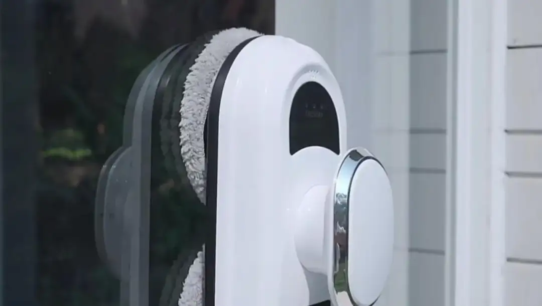 Robot do mycia okien: Jaki płyn? Uniknij awarii i smug!