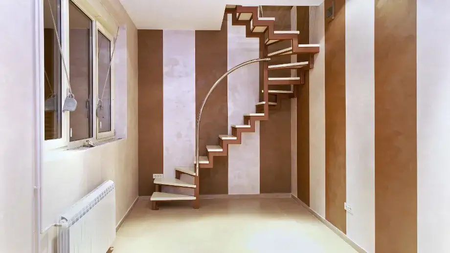 Krzesło schodki – Praktyczne rozwiązania do małych przestrzeni