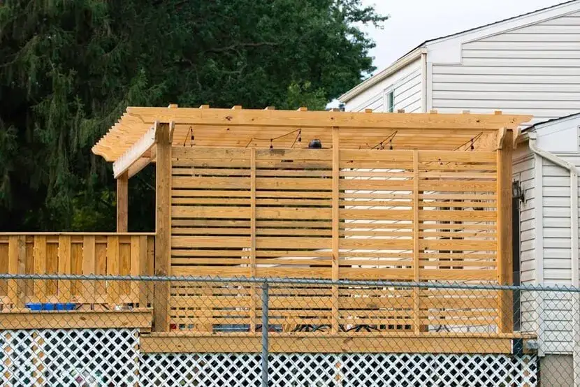 Samodzielna budowa pergoli: przewodnik krok po kroku