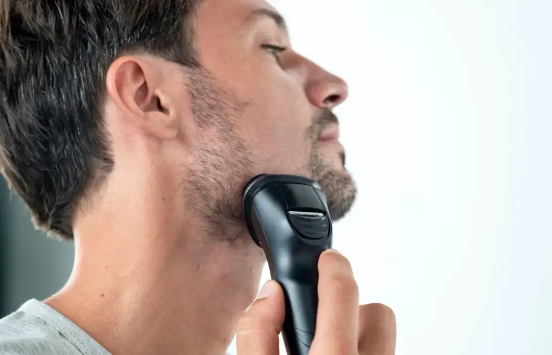 Czy golarka elektryczna podrażnia skórę? Sekrety gładkiego golenia