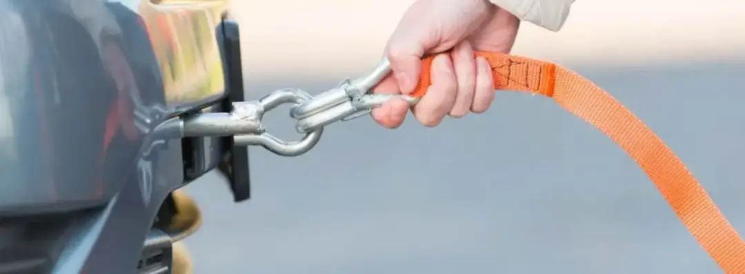 5 kluczowych zasad holowania pojazdu: Uniknij kosztownych błędów