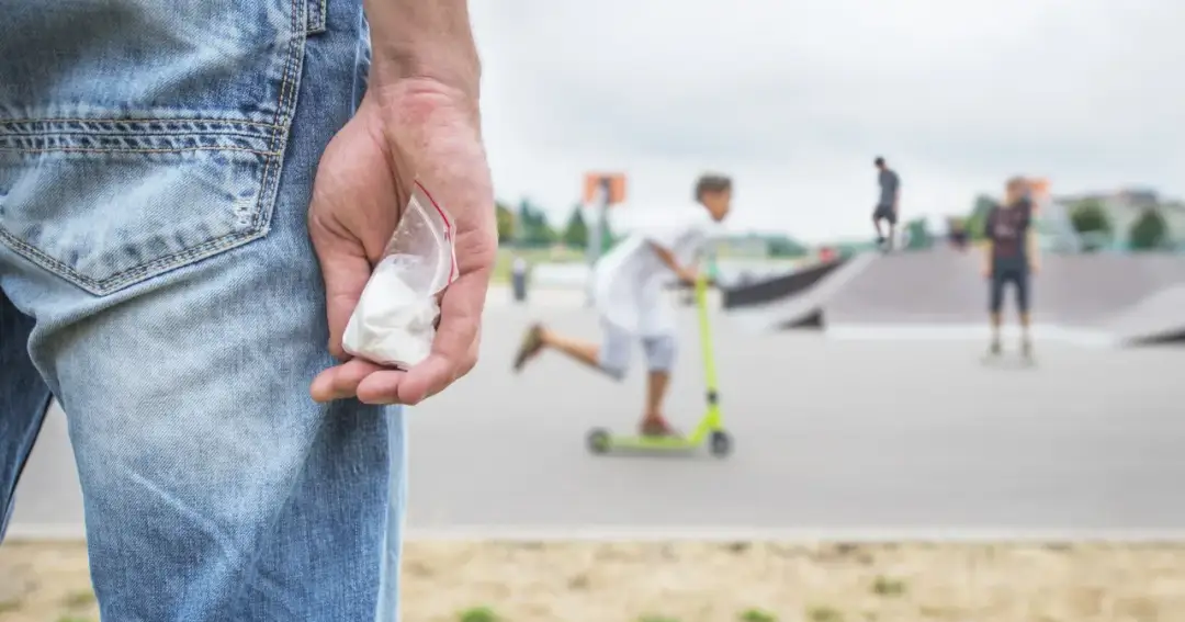 Skutki uboczne dopalaczy: Niebezpieczne objawy i długoterminowe zagrożenia
