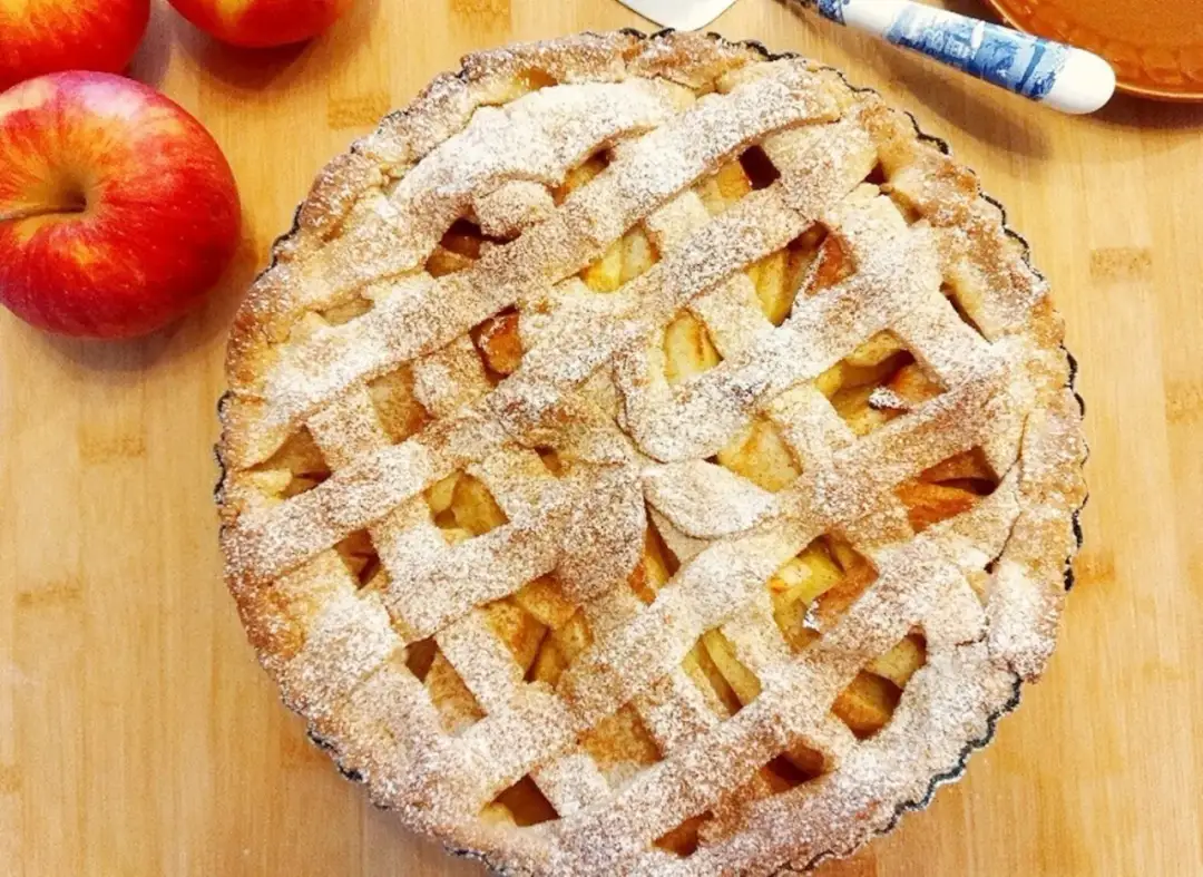 Najlepsze przepisy na zapiekankę z jabłkami, które zaskoczą smakami