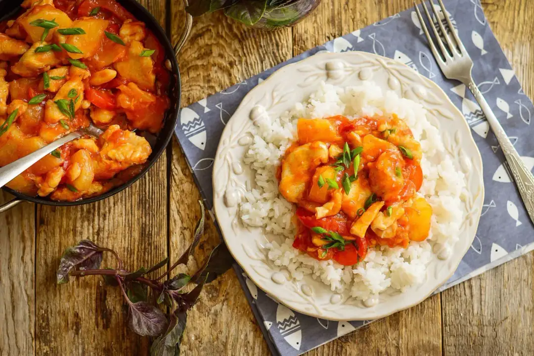 Prosty przepis na wieprzowinę z ananasem, który zachwyci każdego