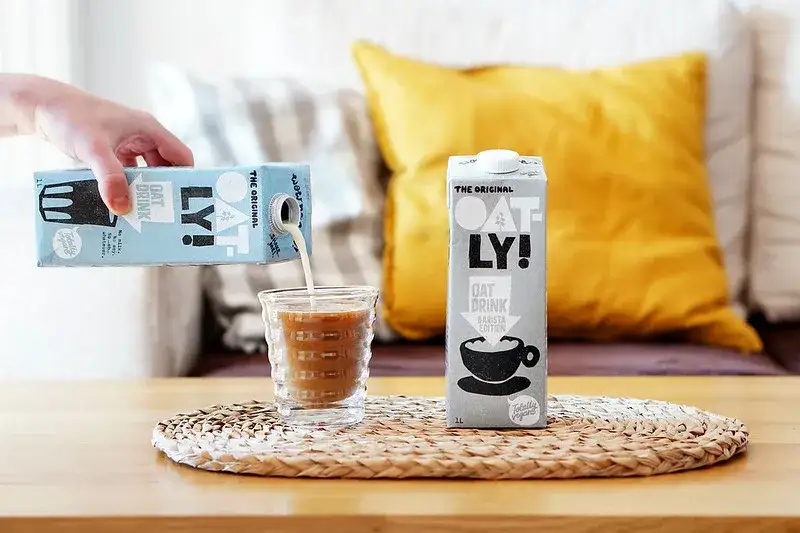 Jakie mleko do kawy dla cukrzyka? Wybierz najlepsze i bezpieczne opcje