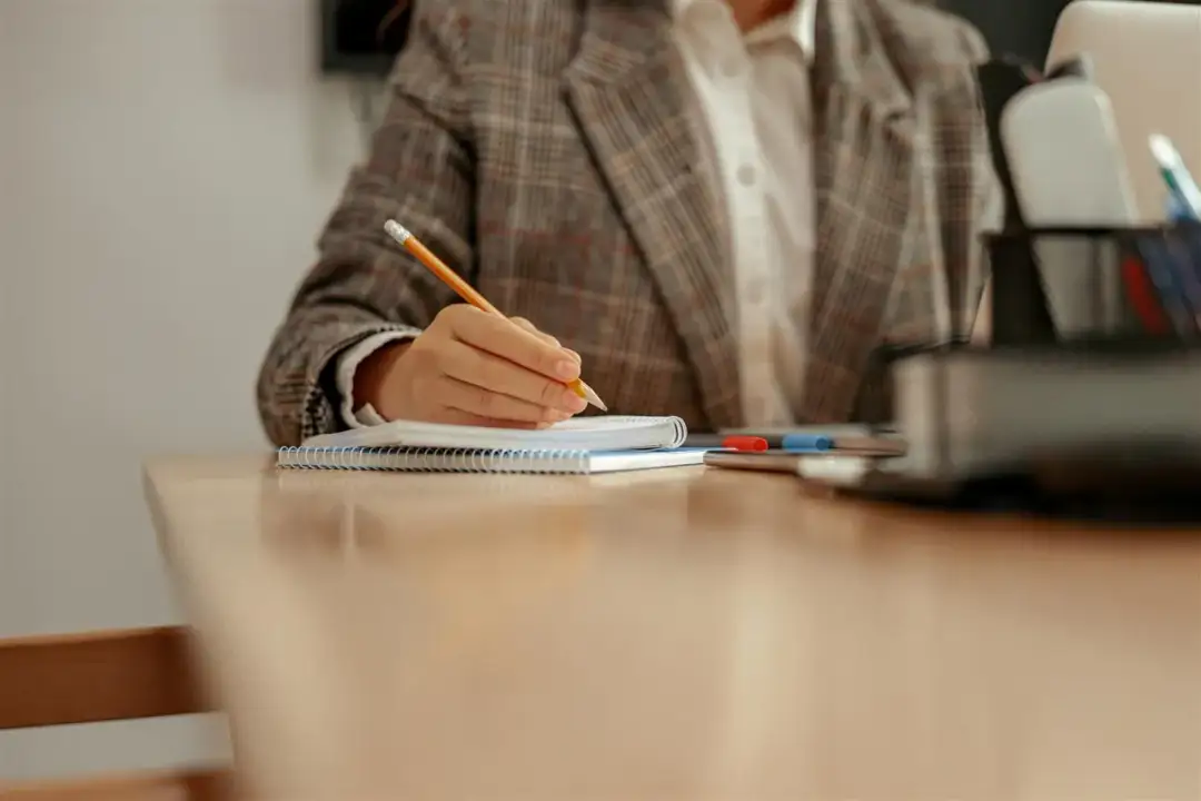 Wsparcie przy pisaniu pracy doktorskiej – co warto wiedzieć przed rozpoczęciem współpracy?