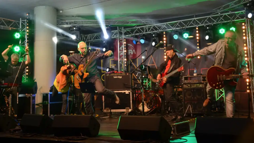 Elektryczne gitary serce jak pies - historia utworu i jego znaczenie