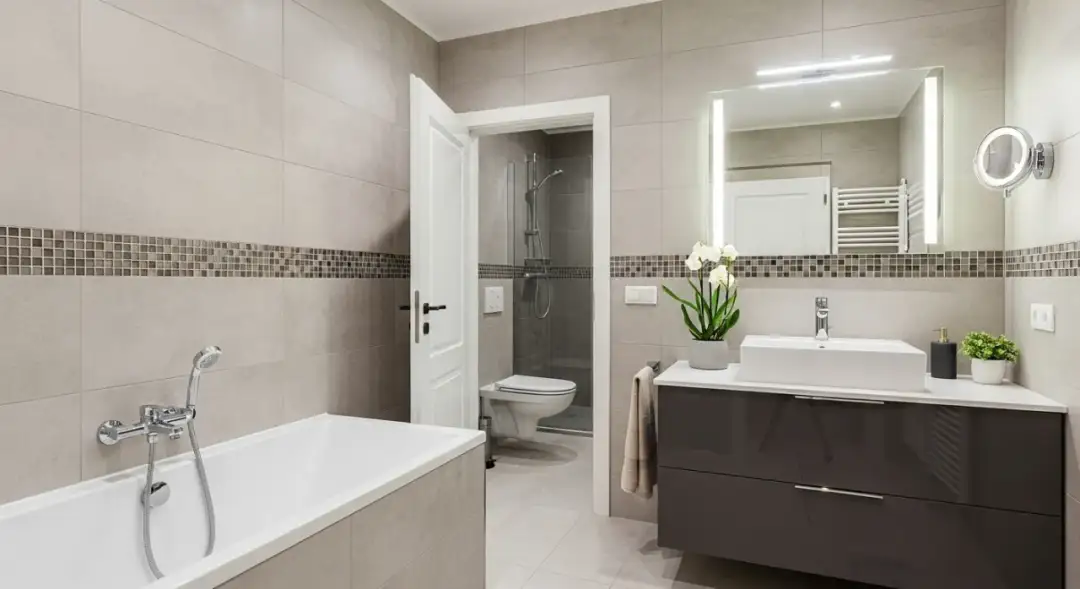 Kreatywne pomysły czym ozdobić łazienkę: 8 sprawdzonych inspiracji