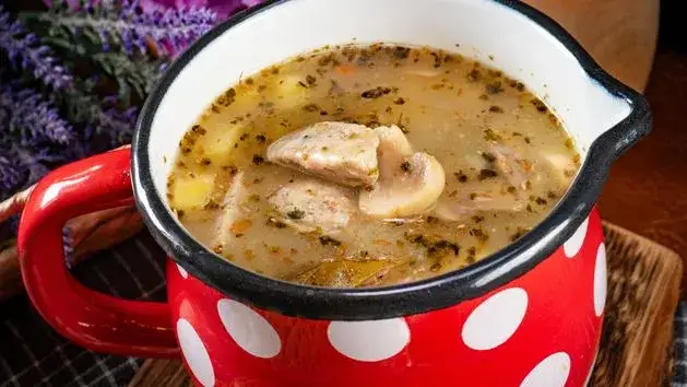 Ile może stać zupa grzybowa w lodówce, aby uniknąć zepsucia?