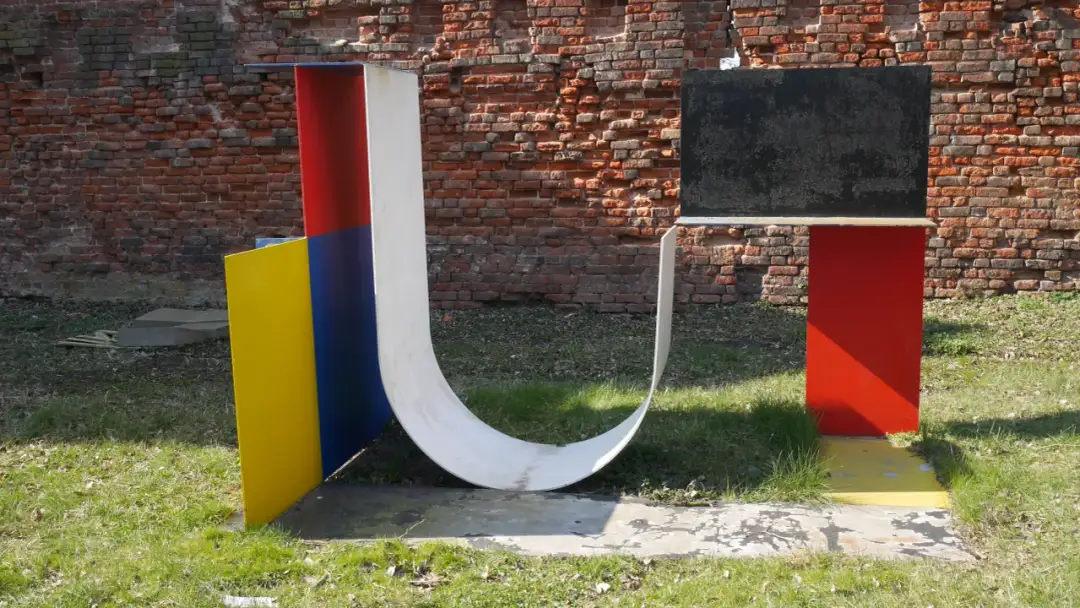 Rzeźba Katarzyny Kobro: Innowacyjne dzieła, które zmieniają przestrzeń