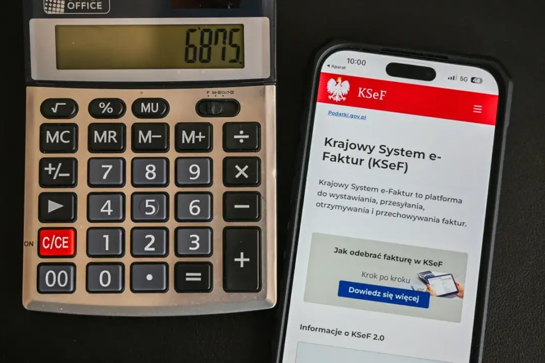 Faktura bez VAT: Zasady, KSeF 2026 i jak uniknąć błędów.