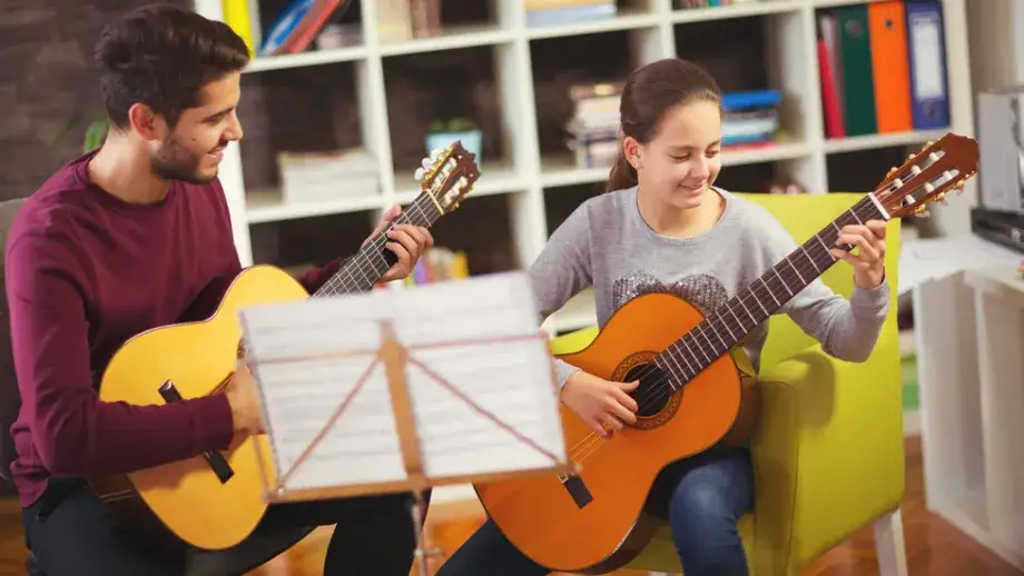 Jaka gitara dla początkujących? Unikaj tych błędów przy wyborze instrumentu