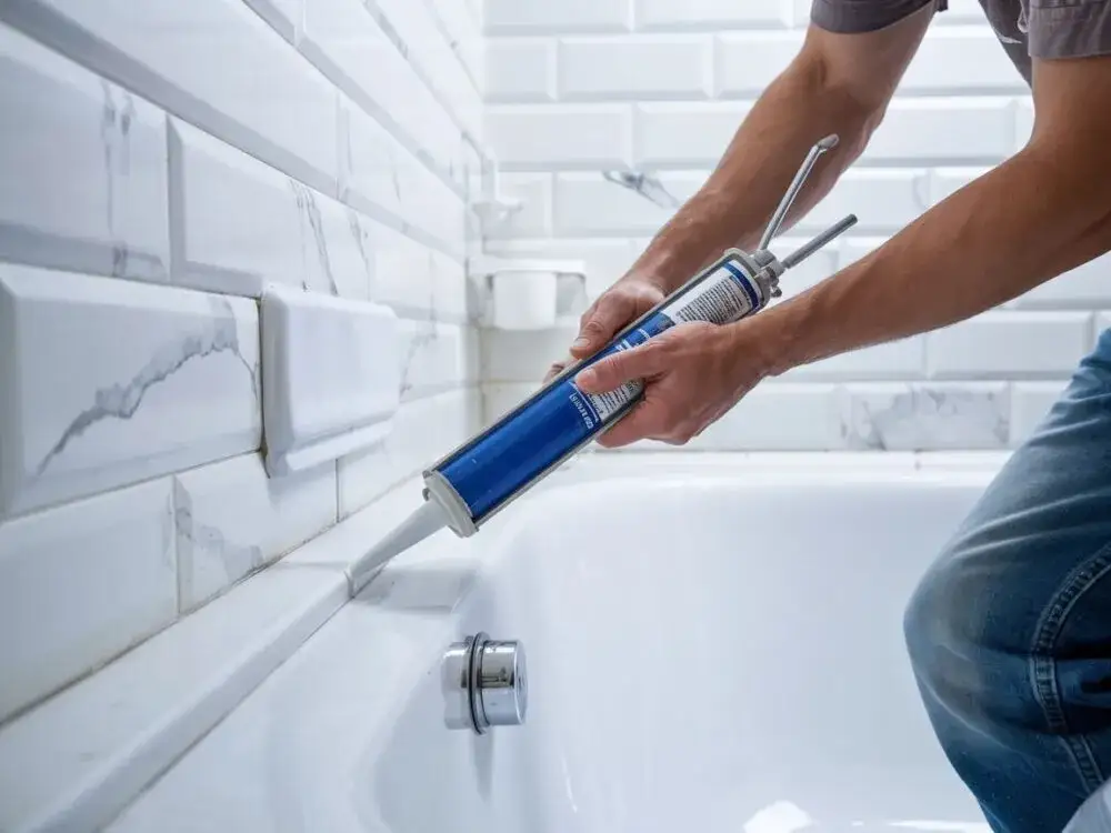 Jak położyć silikon w brodziku, aby uniknąć przecieków i problemów