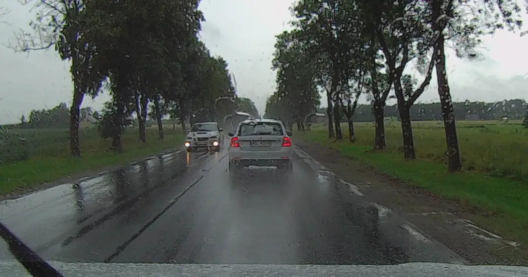 Światła mijania a dzienne - Kiedy używać? Uniknij kar!