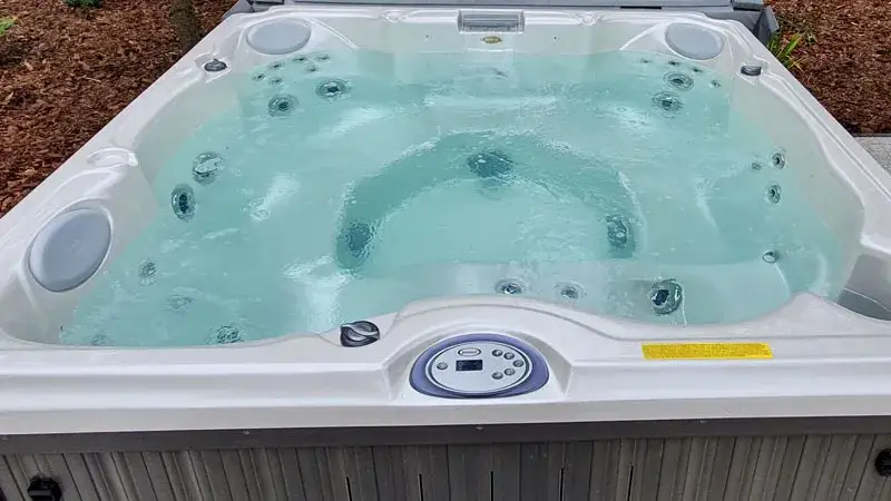 Hotelowe jacuzzi: Jak korzystać bezpiecznie i z klasą?