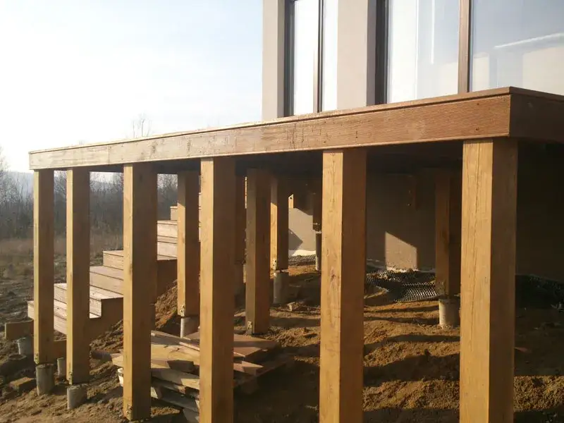 Jak zbudować trwały taras na filarach betonowych: Kompletny poradnik