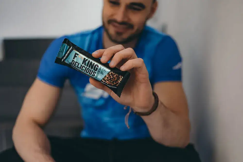 Czy batony proteinowe tuczą? Sprawdź ich wpływ na wagę ciała