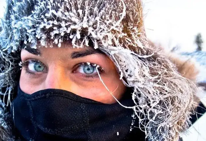 Lodowate spojrzenie: znaczenie i wpływ na relacje międzyludzkie