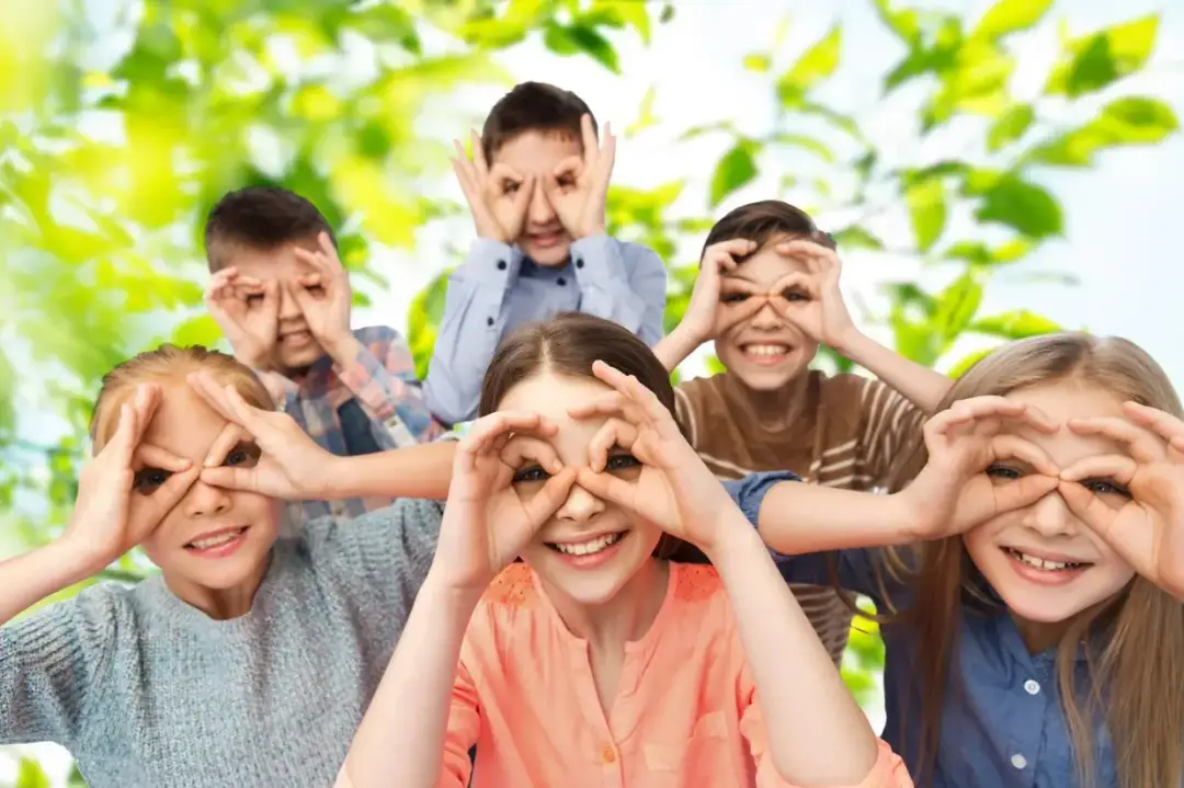 Obozowe przyjaźnie na lata: jak utrzymać kontakt po wakacjach?