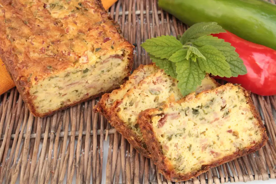 Czym wyłożyć formę do pieczenia pasztetu, aby uniknąć przywierania?