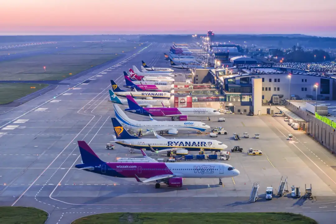 Ile trwa lot z Katowic do Antalyi: dokładny rozkład czasów podróży