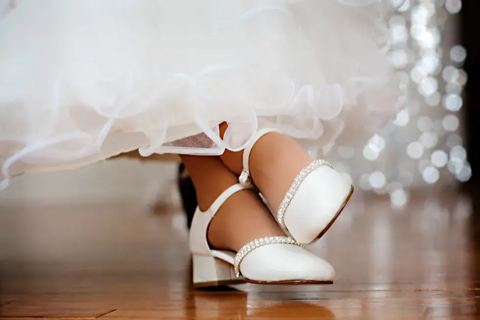 Buty na niskim obcasie na wesele: Elegancja i komfort w jednym