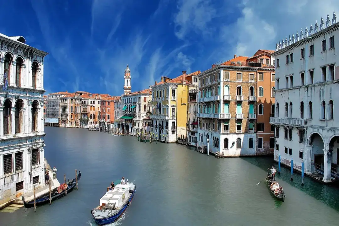 Morze nad którym leży Wenecja: odkryj jej niezwykłe położenie