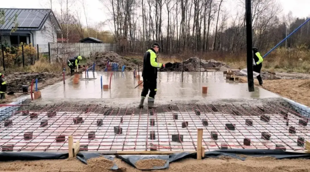 Budowa domu parterowego: kompleksowy proces od A do Z