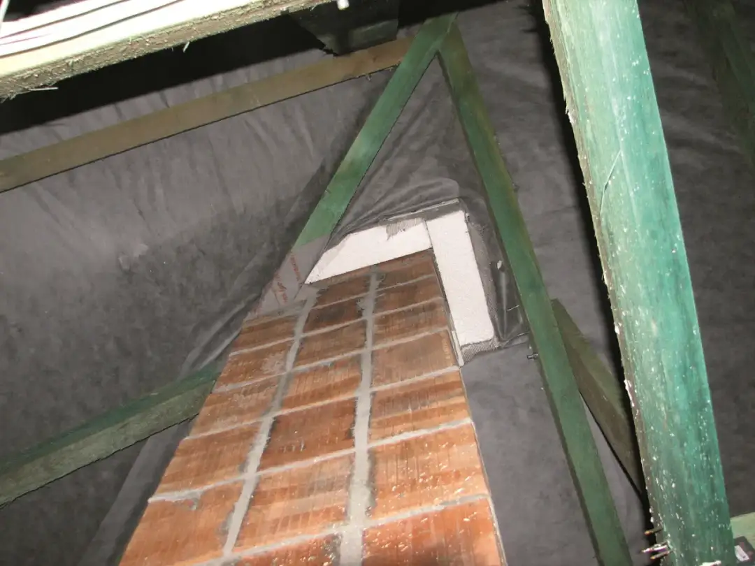 Jak murować komin systemowy - uniknij najczęstszych błędów i zagrożeń